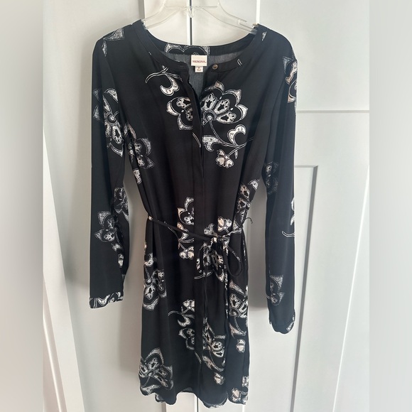 Beautiful knee length button down dress - Picture 3 of 4